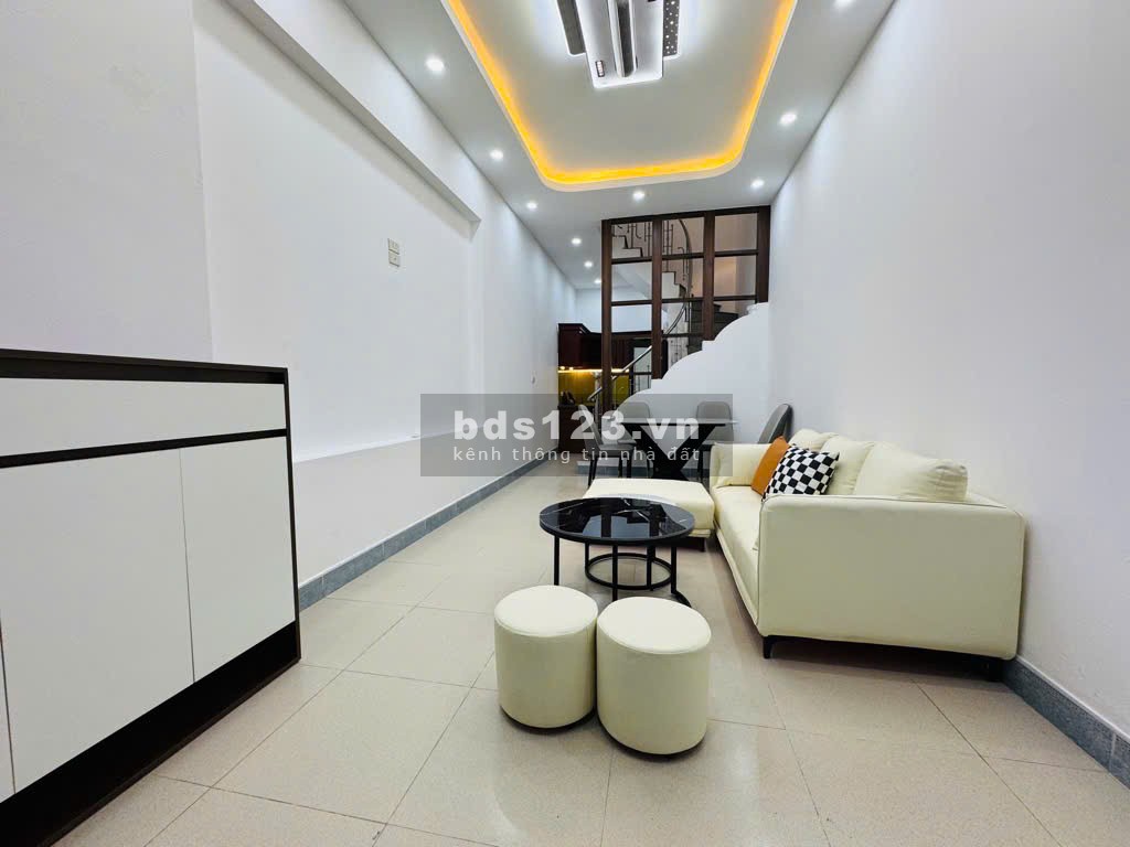 Bán nhà 31 m phố Ngọc Thụy, giá 5.5 tỷ