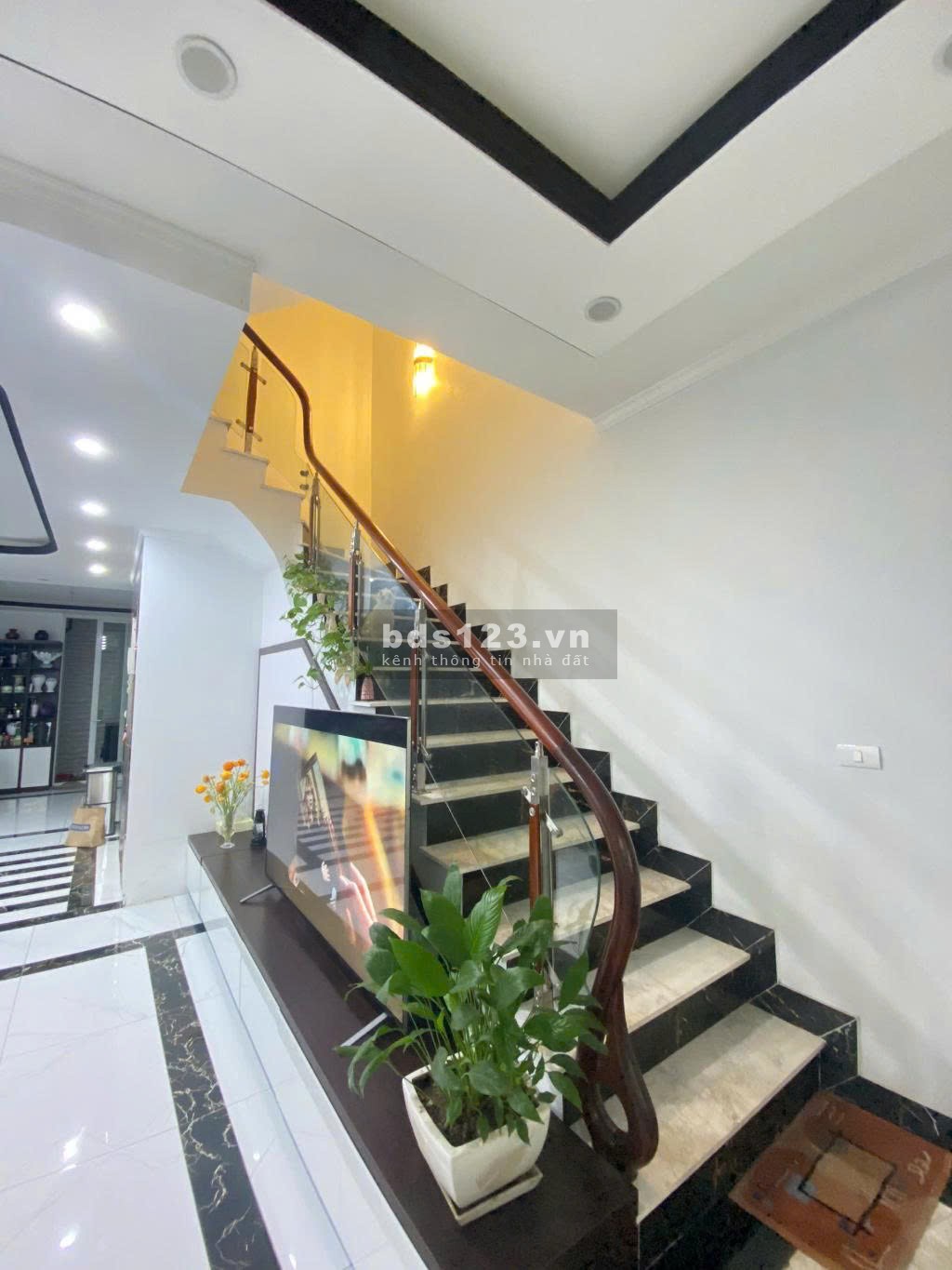 Ngọc Trì – Long Biên. Nhà Dân Xây - Ô Tô - 2 Bước Mặt Phố - Ngõ Thông - Full Nội Thất