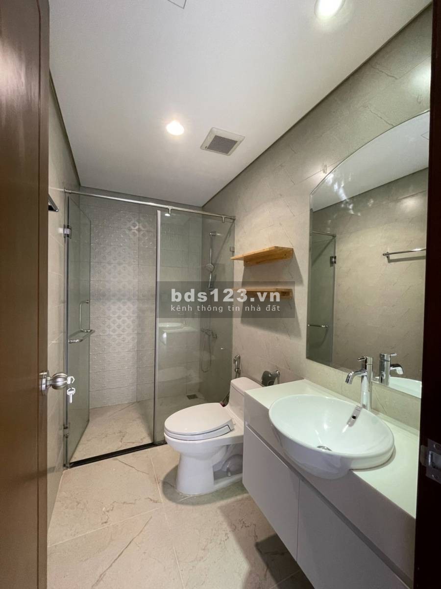 Cần bán căn hộ cao cấp Vinhome Central Park, L3, Lầu cao, Suất Nước ngoài, 2 PN