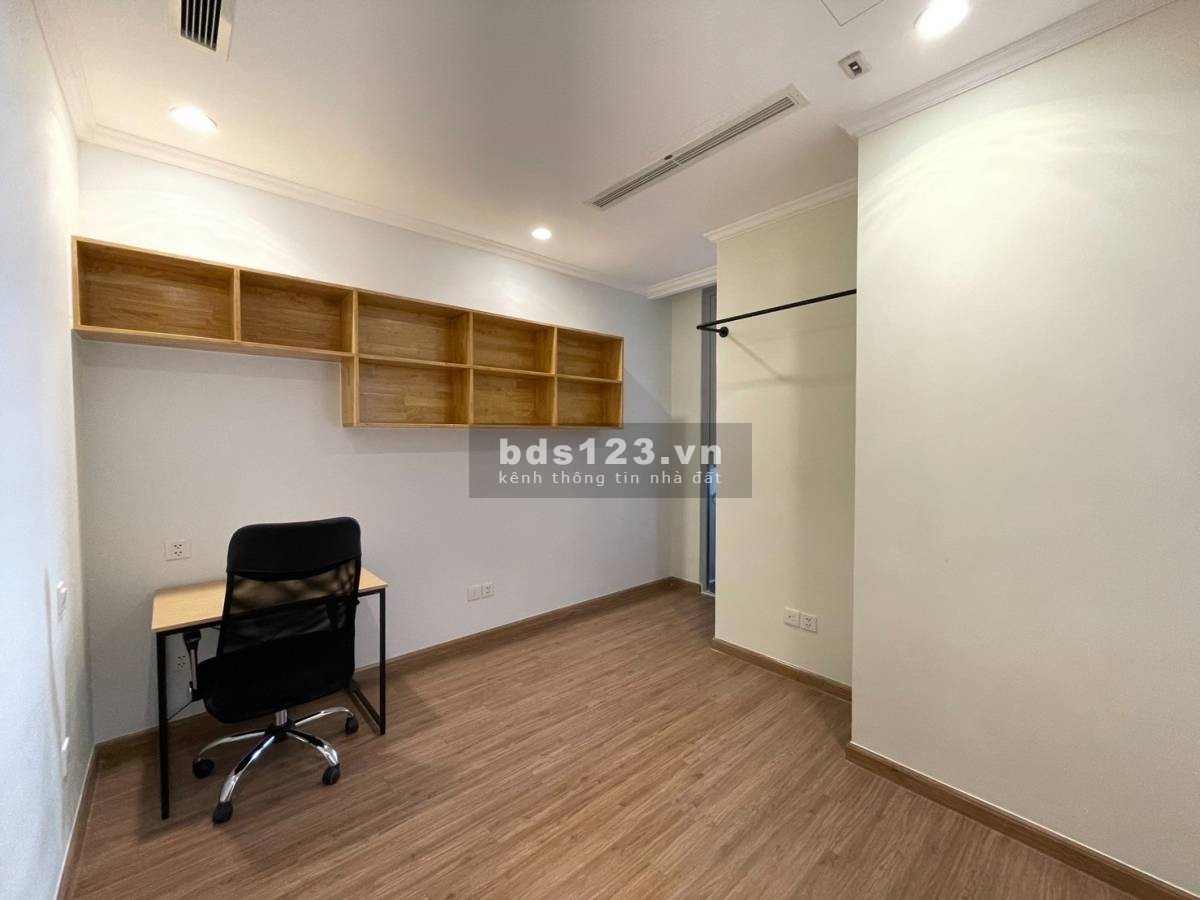 Cần bán căn hộ cao cấp Vinhome Central Park, L3, Lầu cao, Suất Nước ngoài, 2 PN