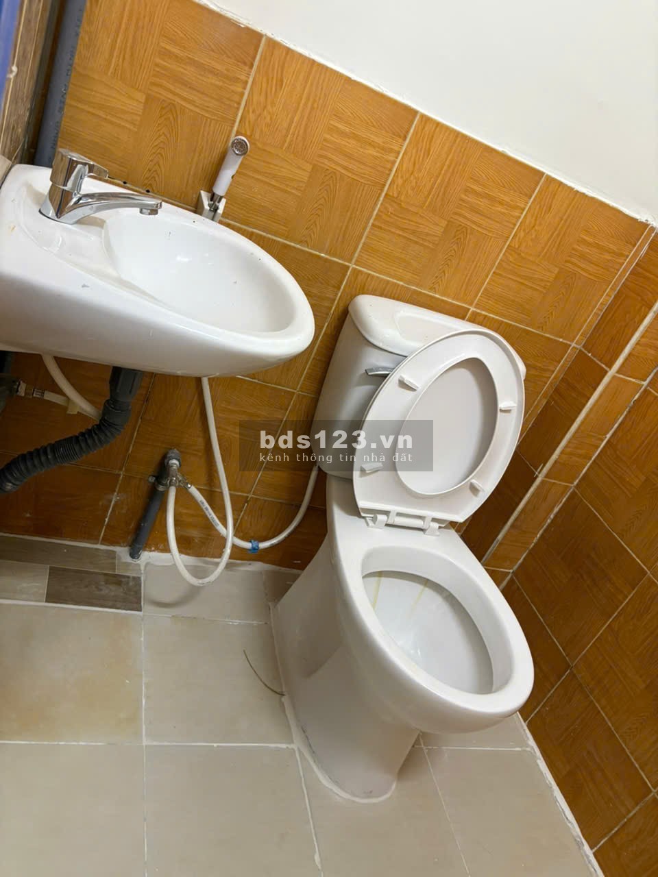 Nhà 2 mặt tiền hẻm cần cho thuê, thuận tiện kinh doanh buôn bán