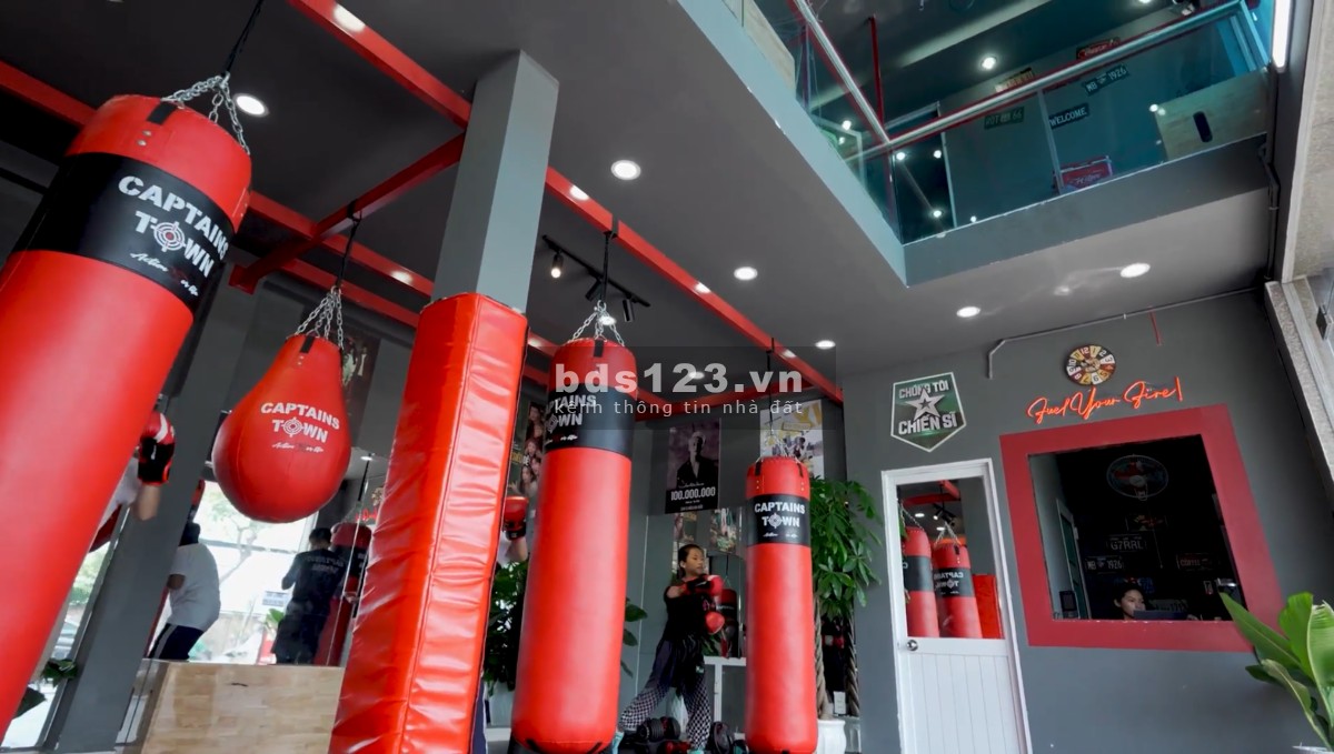 Sang nhượng Văn phòng & Trung tâm đào tạo, mặt tiền đường Nguyễn Tất Thành, P.18, Quận 4, TPHCM