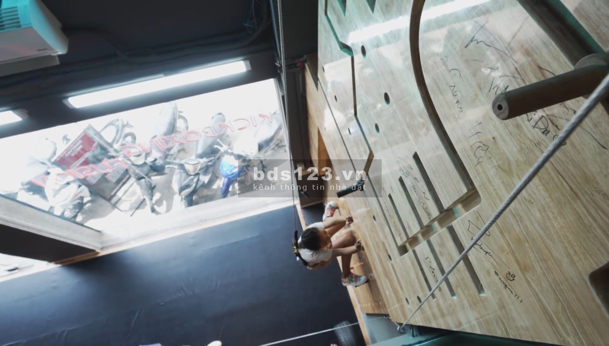 Sang nhượng Văn phòng & Trung tâm đào tạo, mặt tiền đường Nguyễn Tất Thành, P.18, Quận 4, TPHCM