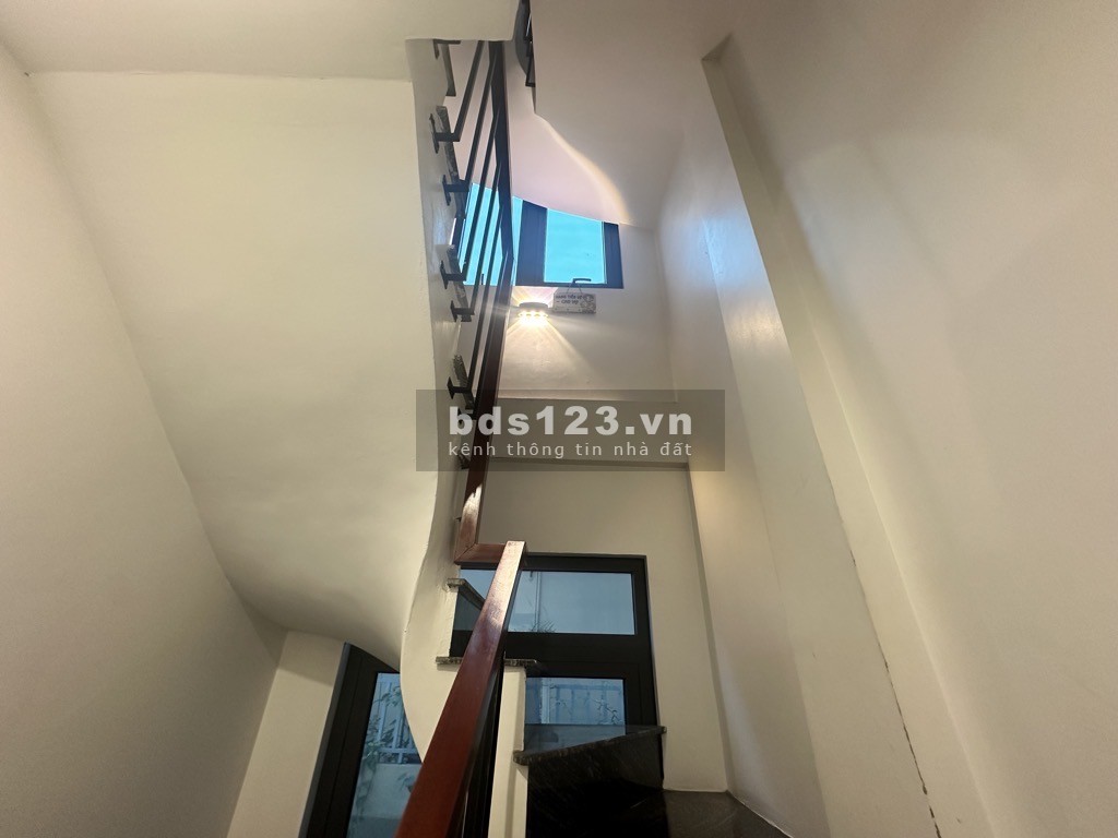 Bán nhà Tân Ấp, lô góc, nhiều tiện ích, 24 m2, 8.5 tỷ