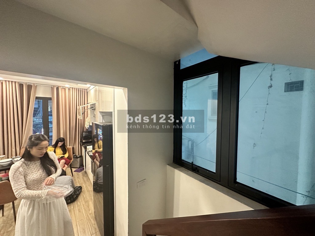 Bán nhà Tân Ấp, lô góc, nhiều tiện ích, 24 m2, 8.5 tỷ