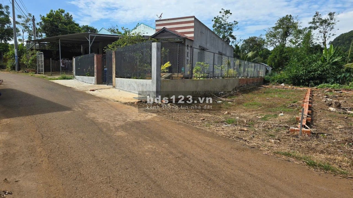 Bán đất nền mặt tiền đường nhựa khu dân cư gần chợ gần trường Tân Phong, Long Khánh. Sổ riêng 100%
