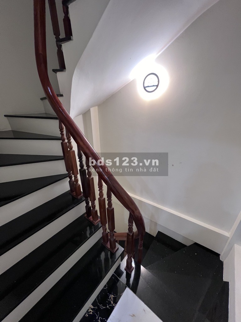 Nhà đẹp lung linh, vừa túi tiền, phố Tân Mai, diện tích 30m², xây 5 tầng, giá nhỉnh 6 tỷ