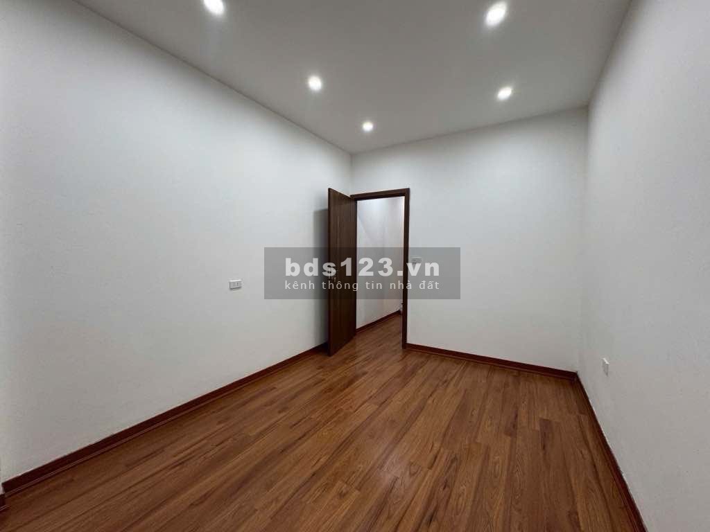 Bán nhà Láng Thượng Đống Đa 8,15 Tỷ cách oto 50m