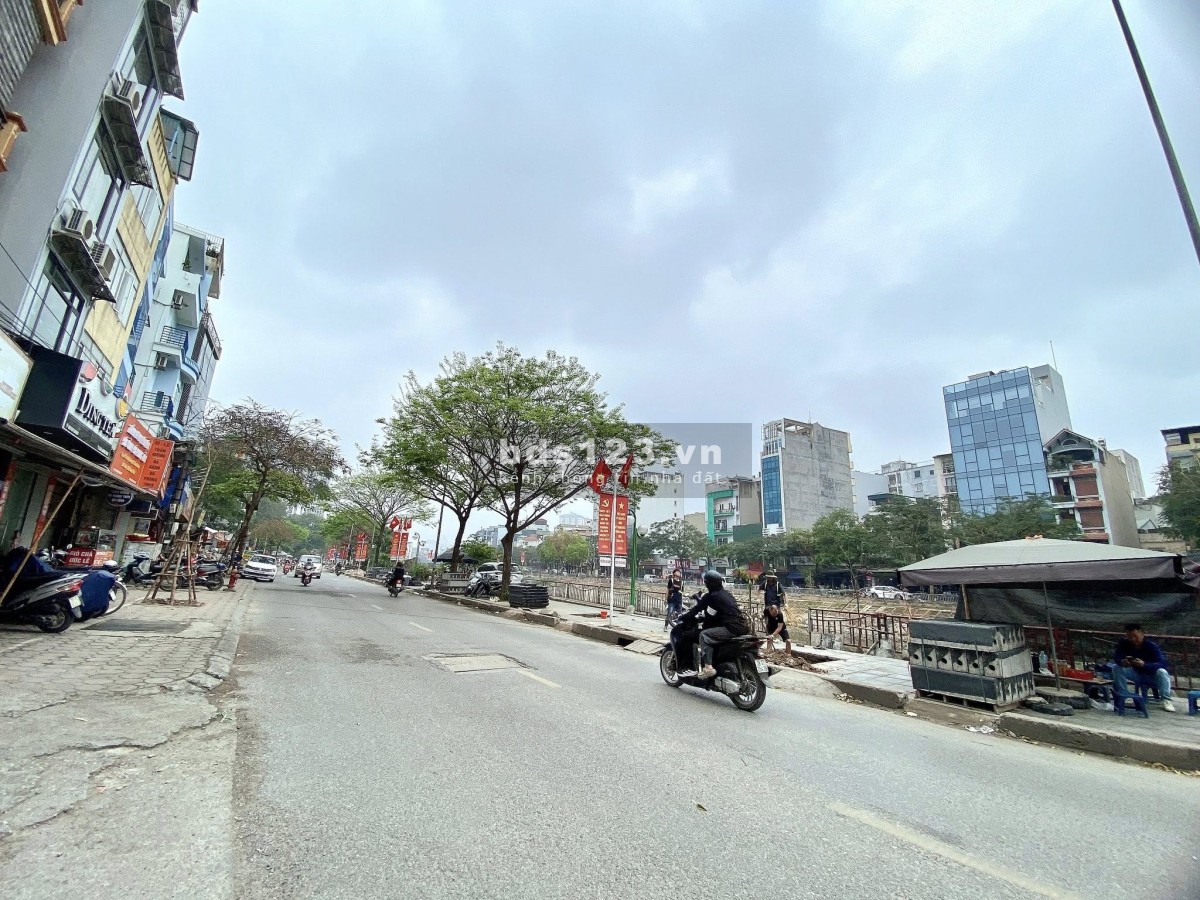 Cần bán gấp nhà mặt phố Kim Giang – Lô góc 120m², mặt tiền 7.5m, giá 8.5 tỷ. Kinh doanh sầm uất