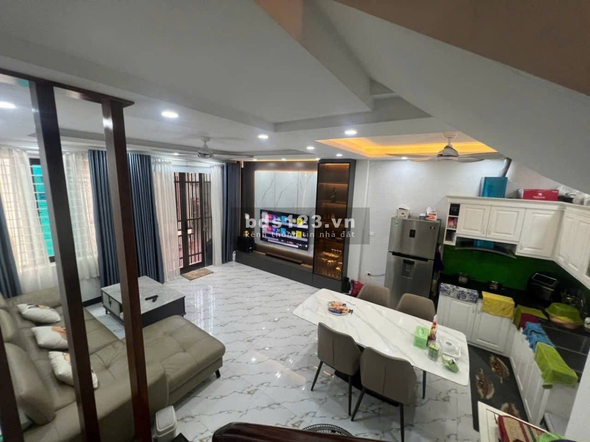 Chính chủ bán nhà mới, ở luôn DT 38m² – sổ đỏ riêng – giá chỉ 5,xx tỷ