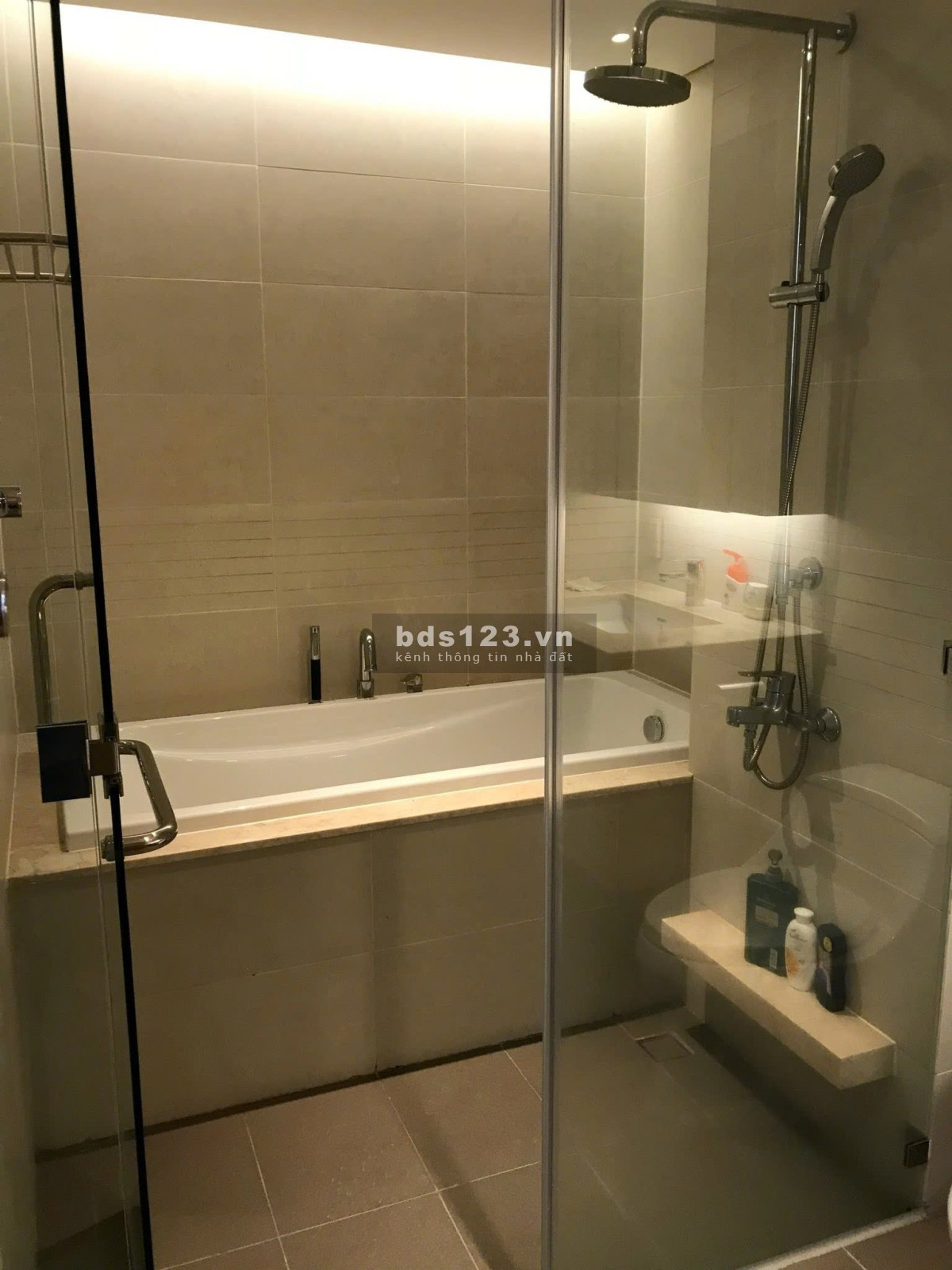 Chung cư the Botanica, P2, Tân BÌnh: 71m2-2p ngủ, có nội thất, 16tr/th