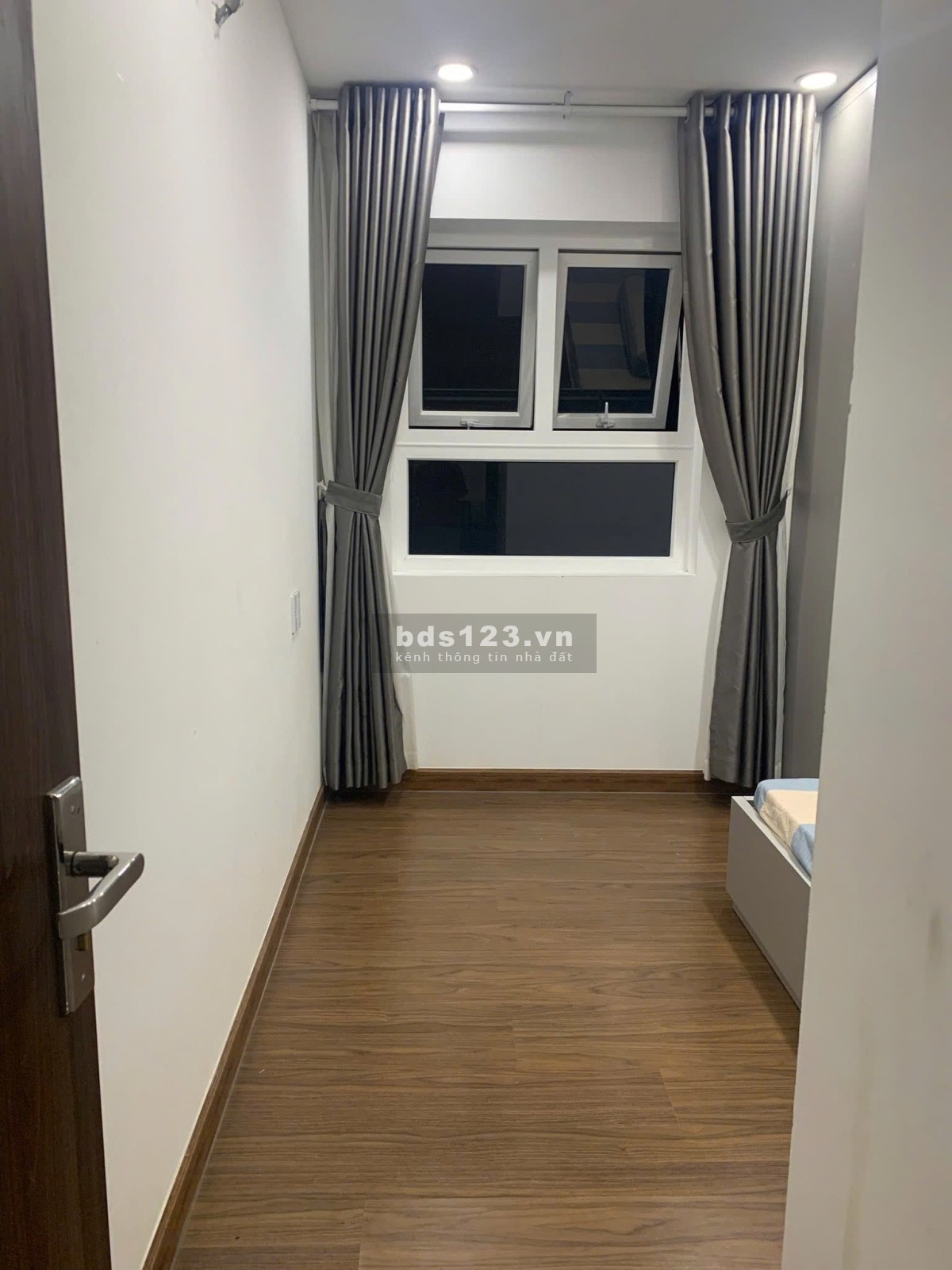 Căn hộ chung cư Sky Center, P2, Tân bình có 2p ngủ, 74m2, 17tr/th