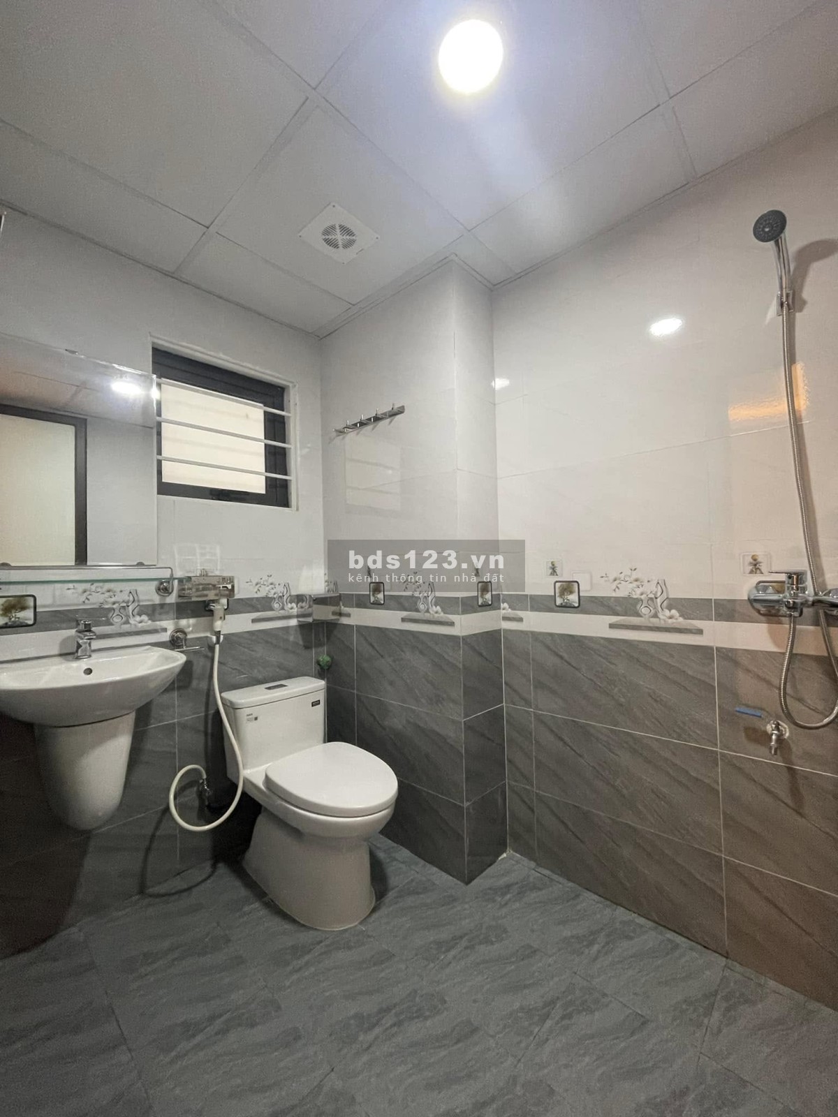 Bán nhà 5 tầng – Mới, lô góc trung tâm Văn Quán – Diện tích 30m² – Mặt tiền 3.5m