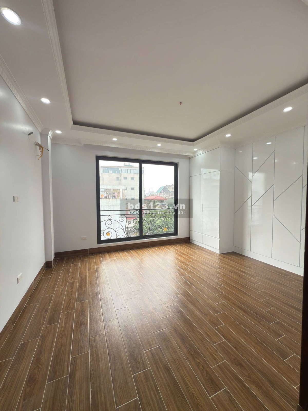 Nhà đẹp Phố Cầu Giấy mặt tiền nhỉnh 4 M, 6 Tầng đủ công năng tiện ích