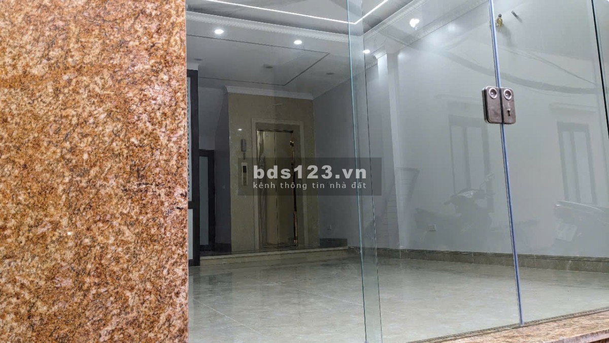 Nhà đẹp Phố Cầu Giấy mặt tiền nhỉnh 4 M, 6 Tầng đủ công năng tiện ích