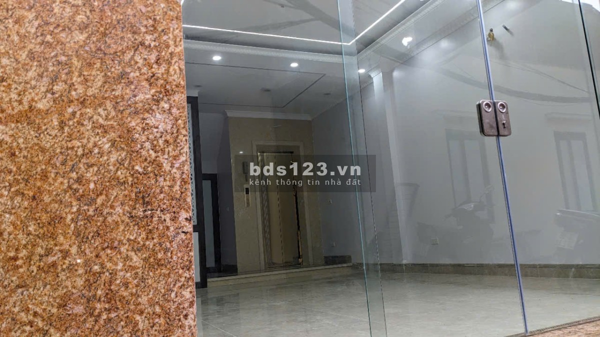 Nhà đẹp Phố Cầu Giấy mặt tiền nhỉnh 4 M, 6 Tầng đủ công năng tiện ích