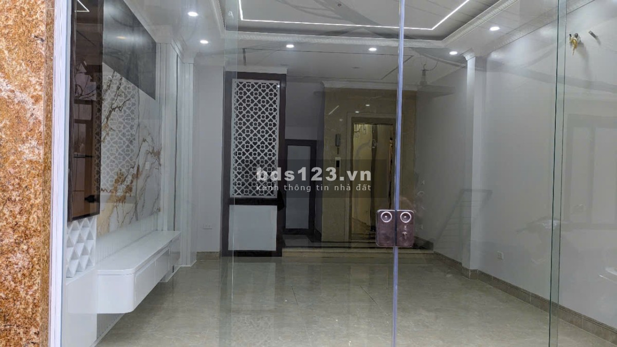 Nhà đẹp Phố Cầu Giấy mặt tiền nhỉnh 4 M, 6 Tầng đủ công năng tiện ích