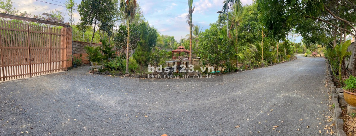 Bán đất có nhà vườn 2700m2 tại Phú Ngọc, Định Quán. Sổ hồng riêng,đường xe hơi, thổ cư. Chỉ 3.65 tỷ.