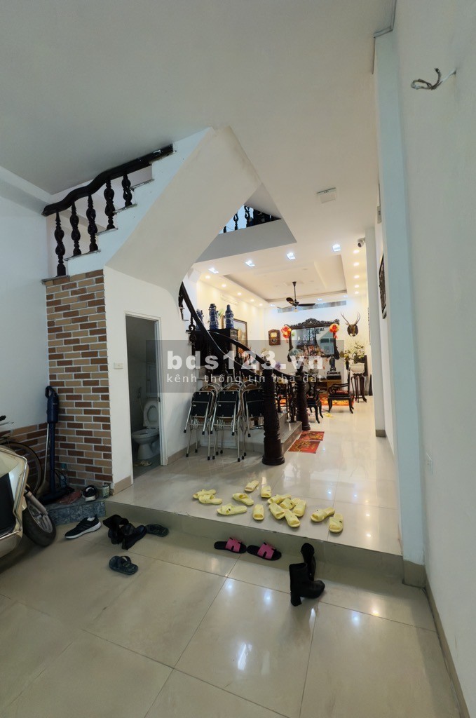 Bán nhà đẹp dân xây Đại Mỗ Gara - Kinh Doanh - Ngõ thông 60m 6 tầng 8 ngủ giá 13.2 tỷ