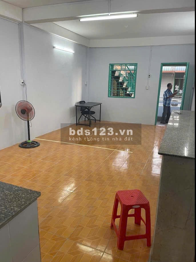 Bán căn hộ tập thể tầng 4 mặt tiền đường Lê Văn Sỹ Q. Tân Bình