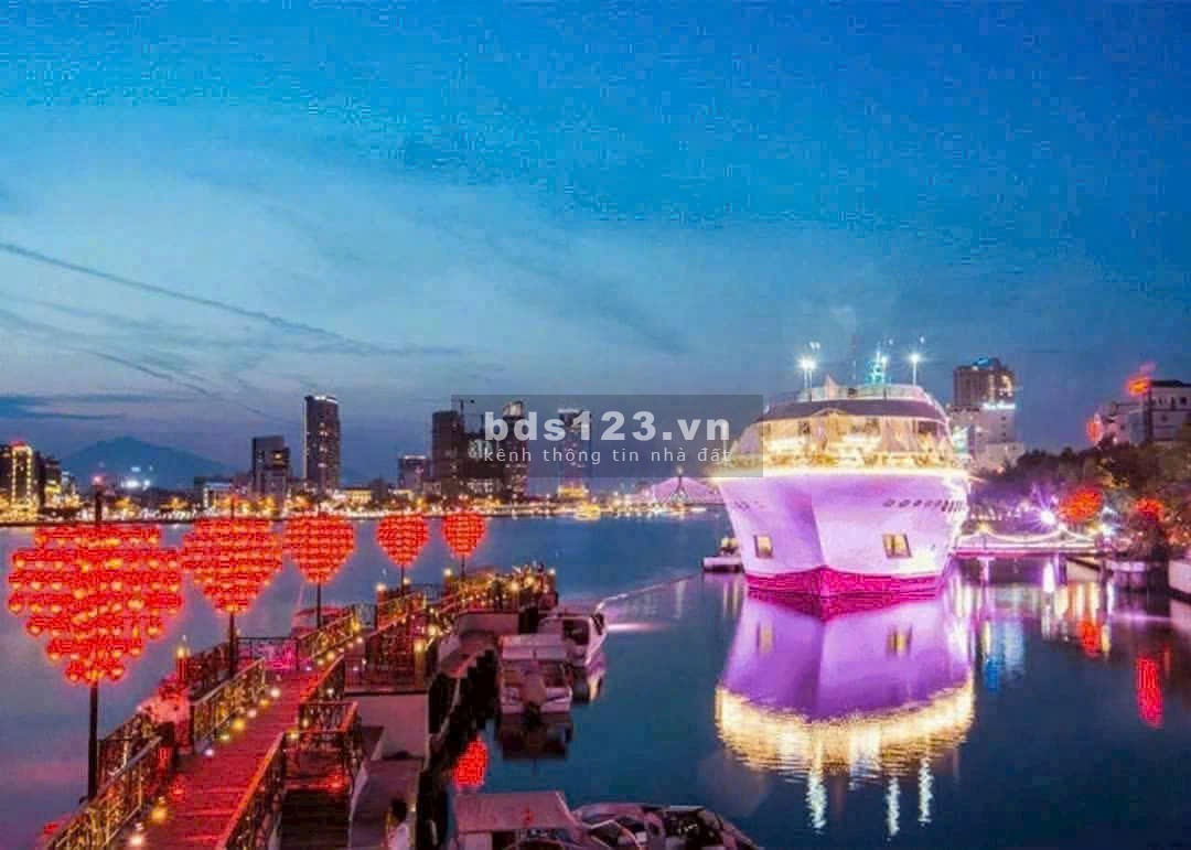 Toà khách sạn đẹp ở vị trí vàng gần sát sông Hàn và cầu Rồng tại Đà Nẵng