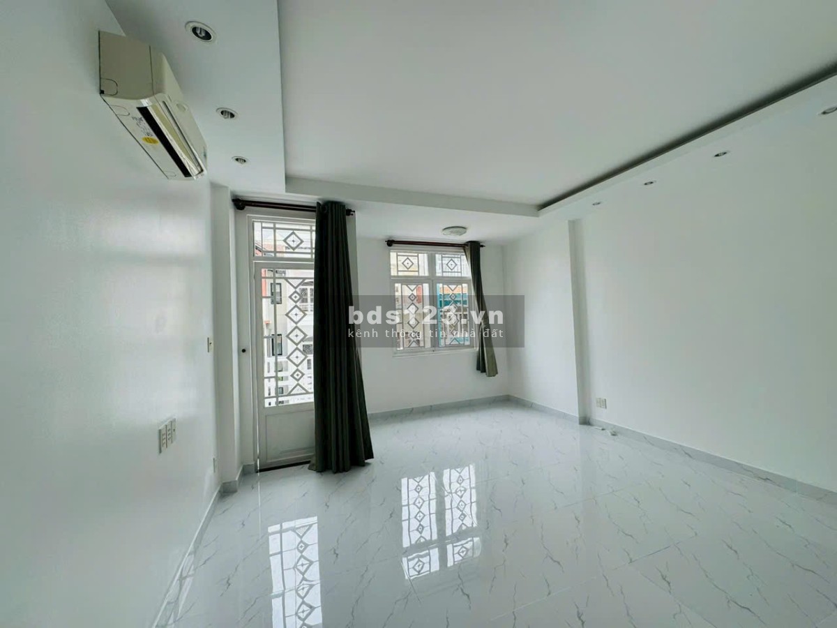 Gò Vấp - Nhà mặt tiền chợ Hạnh Thông Tây, diện tích 4.5 x 17m, chỉ 11.8 tỷ