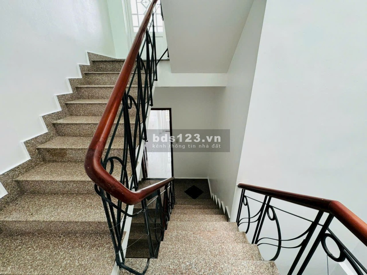 Gò Vấp - Nhà mặt tiền chợ Hạnh Thông Tây, diện tích 4.5 x 17m, chỉ 11.8 tỷ