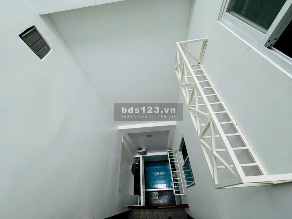 Gò Vấp - Nhà mặt tiền chợ Hạnh Thông Tây, diện tích 4.5 x 17m, chỉ 11.8 tỷ