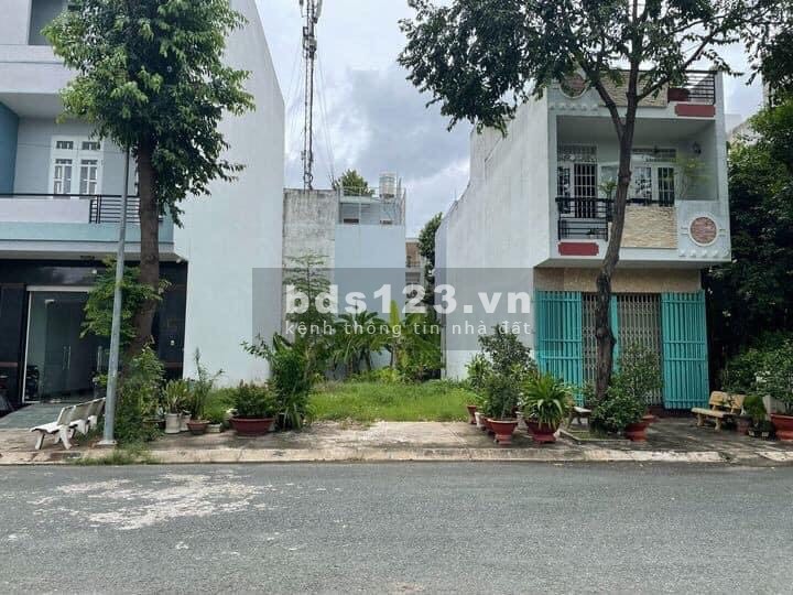 Tôi cần bán lô đất trong KDC gần Ngã Tư Tạ Quang Bửu - Bến Xe Quận 8 Sổ Hồng Riêng