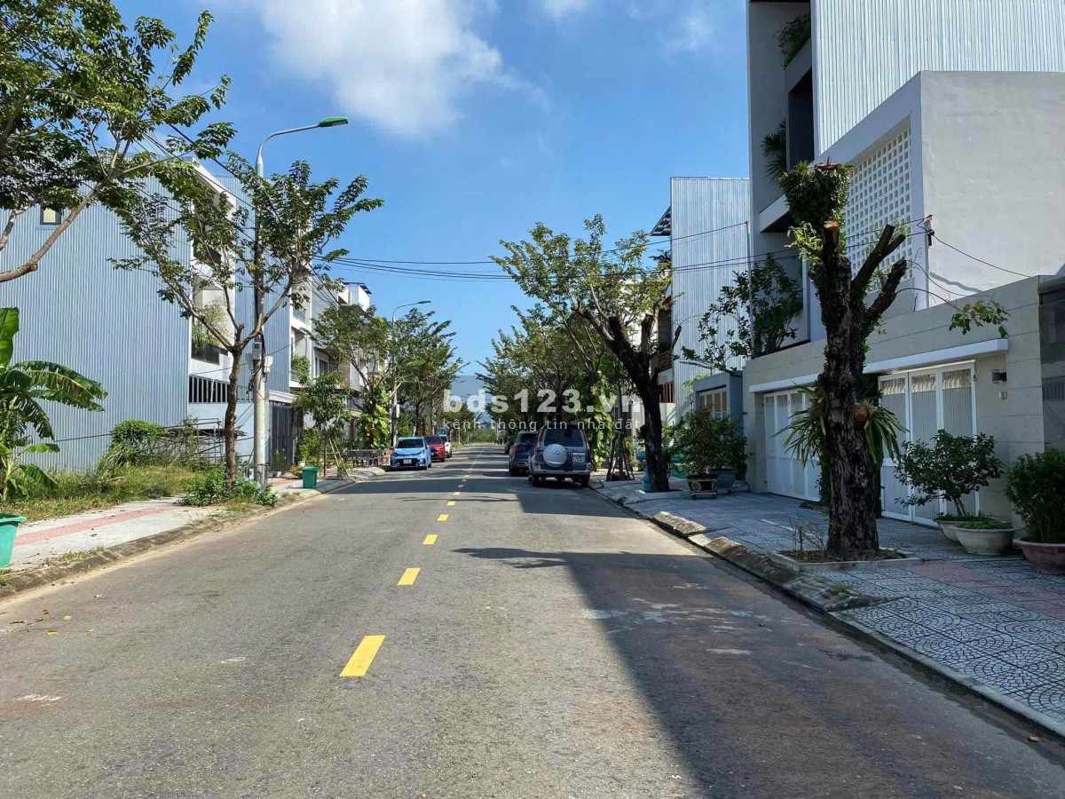 Tôi cần bán lô đất trong KDC gần Ngã Tư Tạ Quang Bửu - Bến Xe Quận 8 Sổ Hồng Riêng