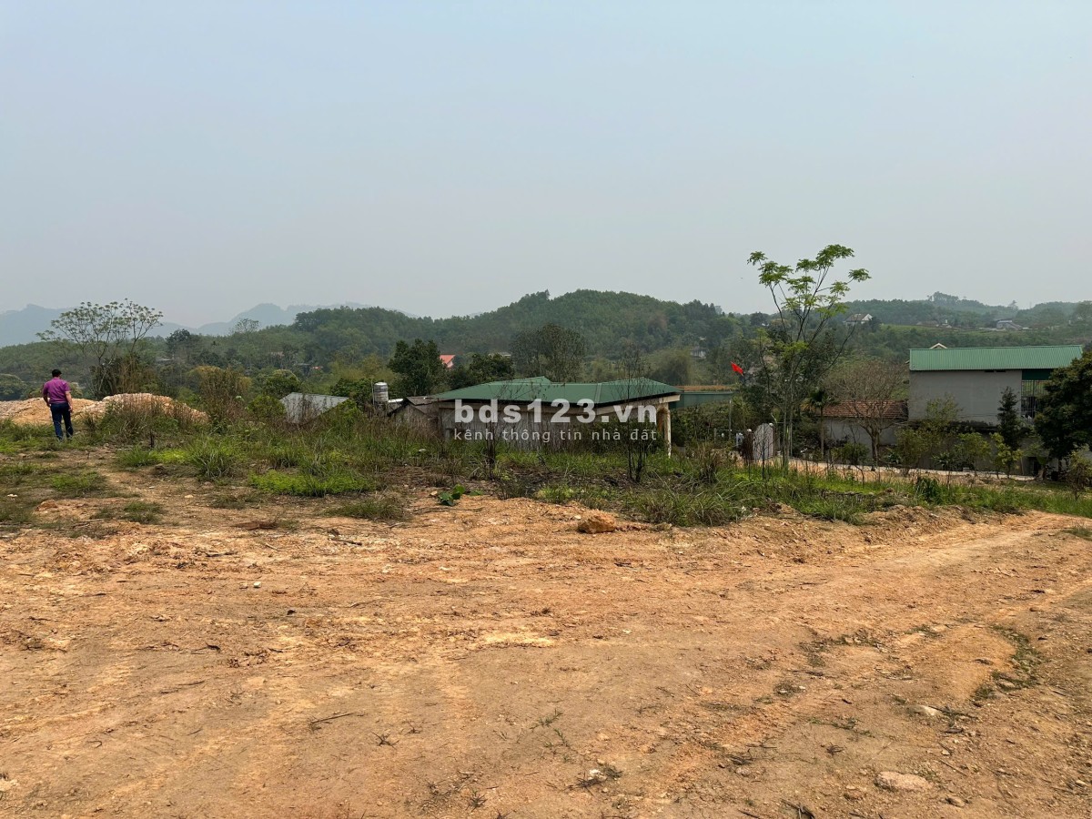 Chính chủ đất tỉnh Thái Nguyên. Diện tích : 400m2. Giá 1,350 tỏi. Zá Lồ: 0369557567