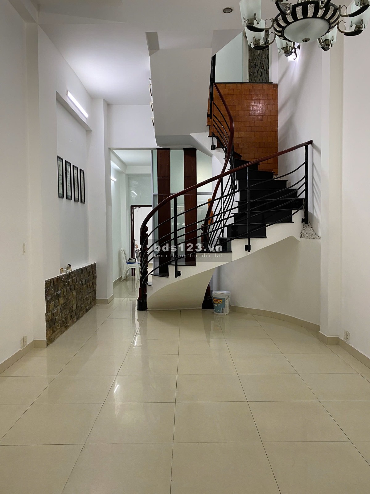 Bán nhà Quận 11 (HXH đường Hòa Bình); 4x18m; 2 lầu; an ninh, không ngập; sổ hồng; 7,8 tỷ