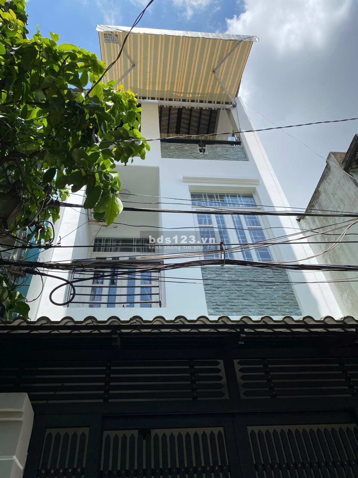 Bán nhà Quận 11 (HXH đường Hòa Bình); 4x18m; 2 lầu; an ninh, không ngập; sổ hồng; 7,8 tỷ