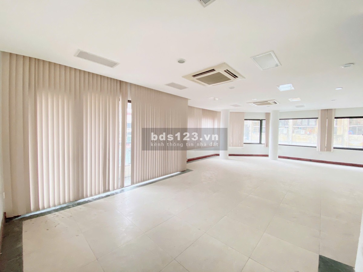 Chính chủ cho thuê nhà 3 tầng x 100m2 tại Cầu Giấy, Hà Nội, phù hợp làm văn phòng