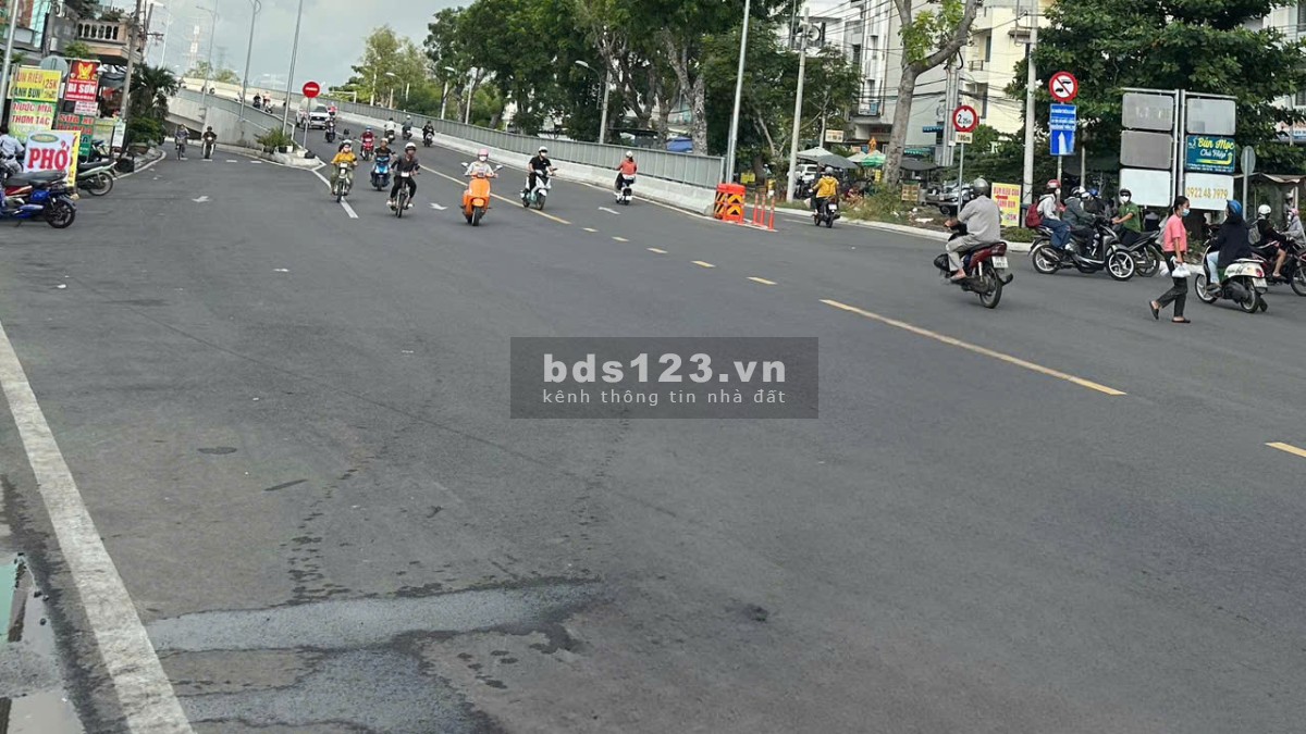 Mặt tiền kinh doanh 85m2 Phạm Hữu Lầu, Ngang 4.1, 3 tầng, 14,8 tỷ