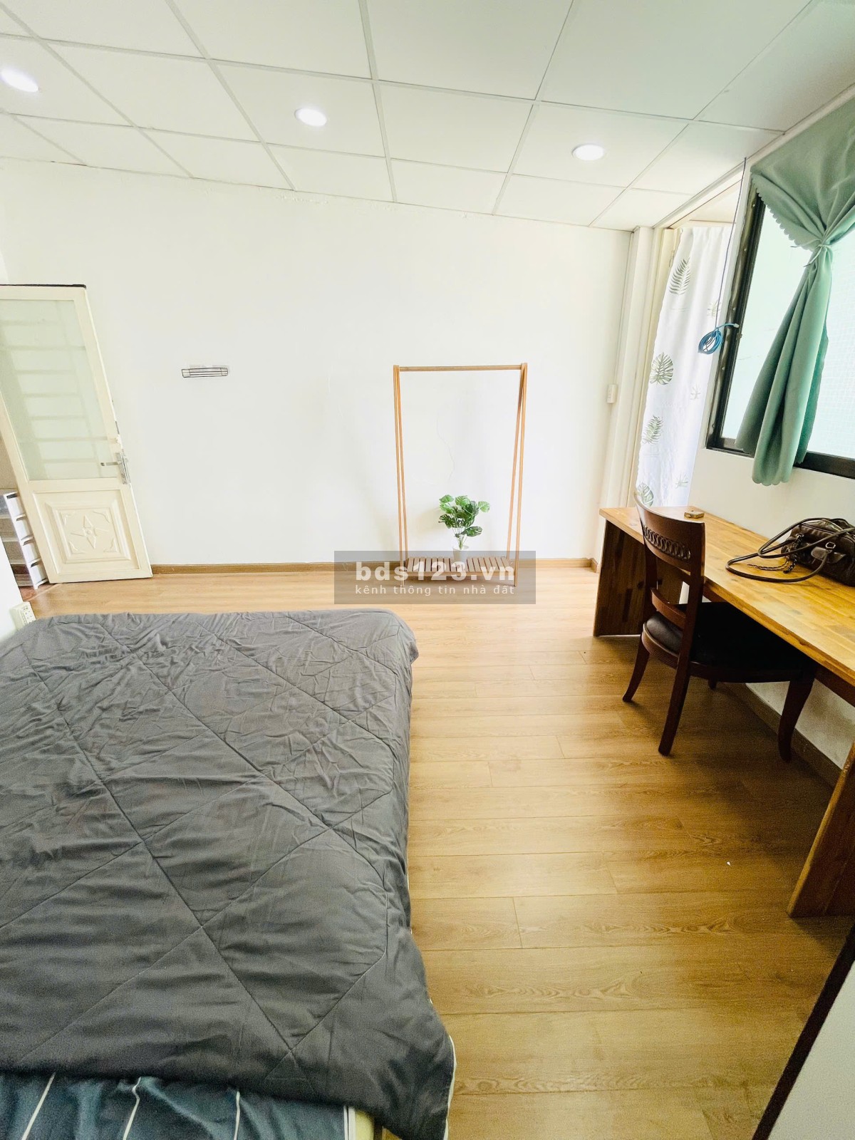 CHDV đường Giải Phóng Tân Bình có ban công tách bếp chỉ 4 triệu 300k.