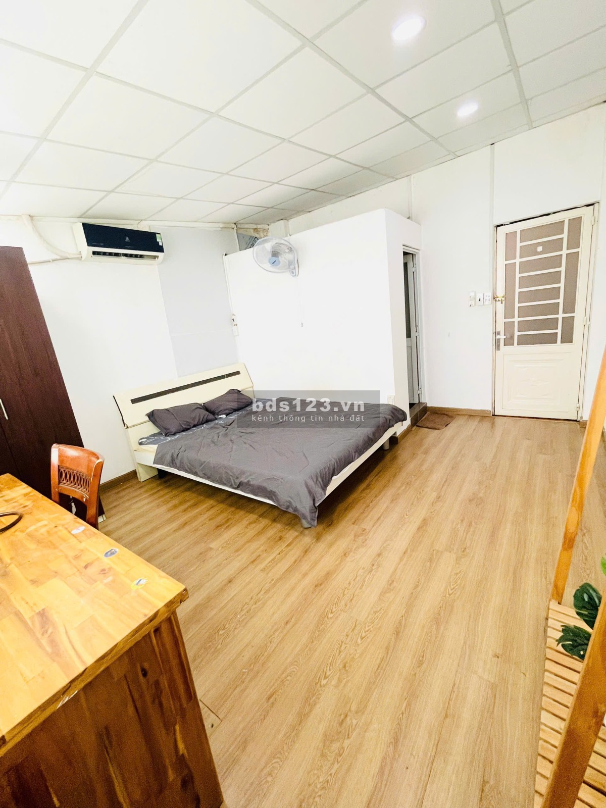 CHDV đường Giải Phóng Tân Bình có ban công tách bếp chỉ 4 triệu 300k.