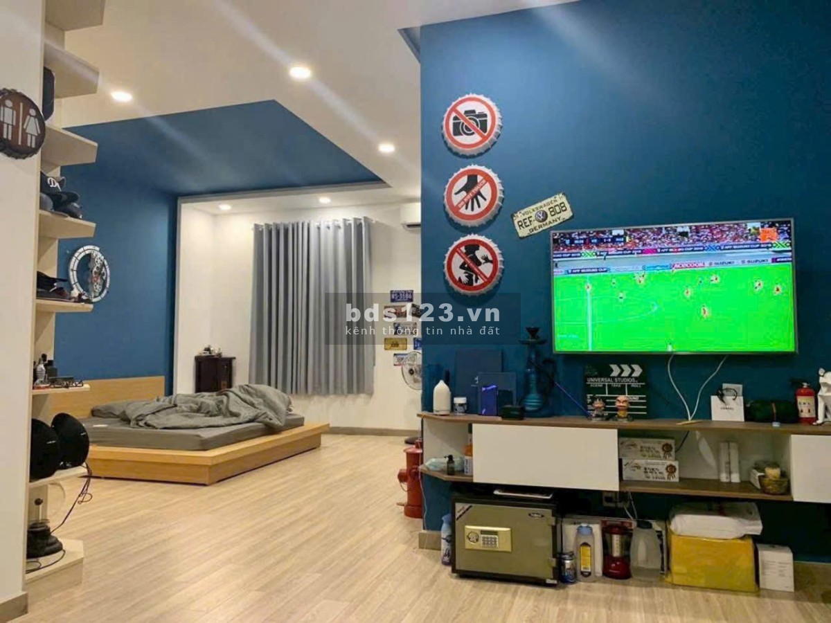 Gò Vấp, bán nhà mặt tiền ven sông, diện tích 8x18m, 4 tầng
