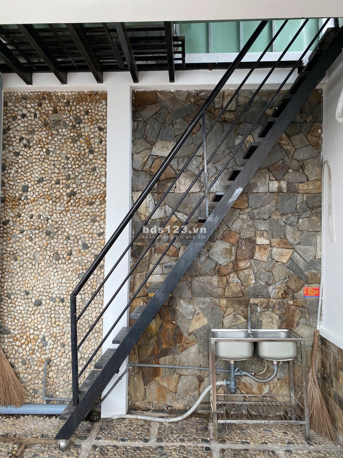 Bán nhà Quận 11 (HXH đường Hòa Bình); 4x18m; 2 lầu; an ninh, không ngập; sổ hồng; 7,8 tỷ