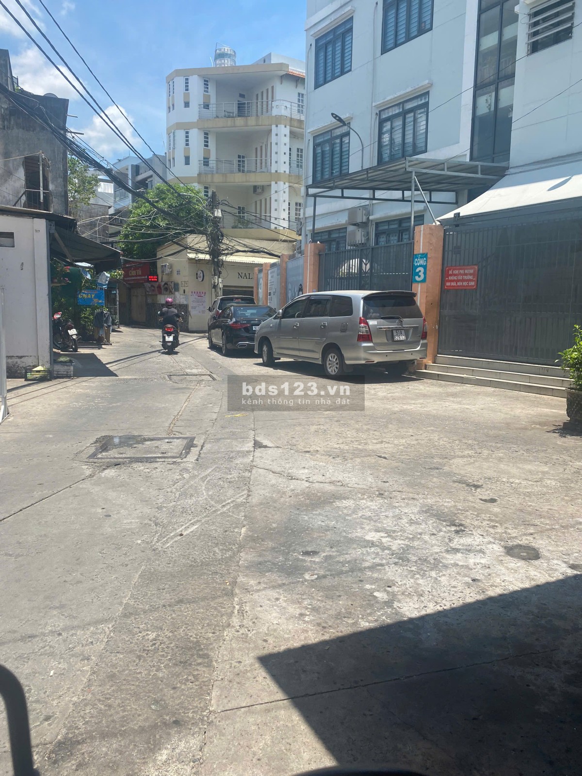 Bán nhà Quận 11 (HXH đường Hòa Bình); 4x18m; 2 lầu; an ninh, không ngập; sổ hồng; 7,8 tỷ