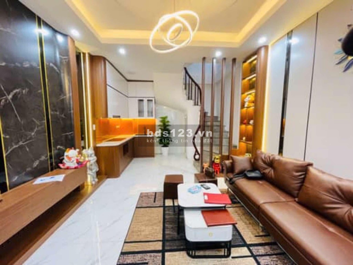 Giá nào cũng bán – Nhà phố Lĩnh Nam, Hoàng Mai – 32m², 5 tầng, mặt tiền 4.6m