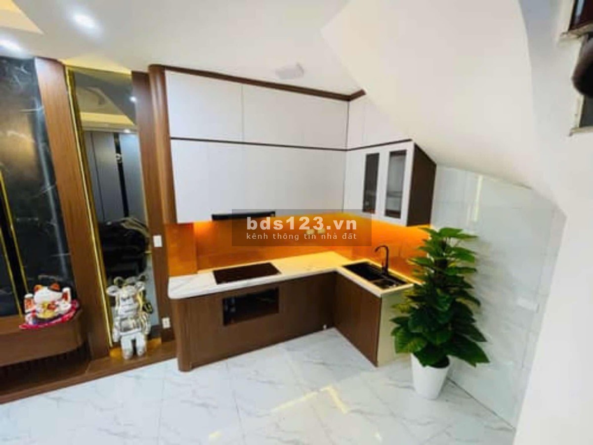 Giá nào cũng bán – Nhà phố Lĩnh Nam, Hoàng Mai – 32m², 5 tầng, mặt tiền 4.6m