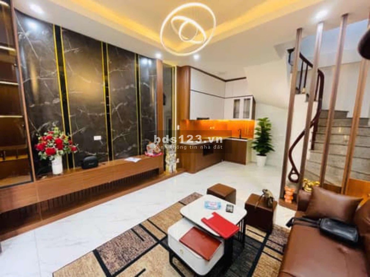 Giá nào cũng bán – Nhà phố Lĩnh Nam, Hoàng Mai – 32m², 5 tầng, mặt tiền 4.6m