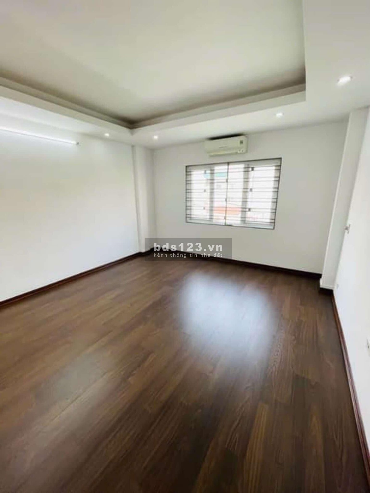 Giá nào cũng bán – Nhà phố Lĩnh Nam, Hoàng Mai – 32m², 5 tầng, mặt tiền 4.6m