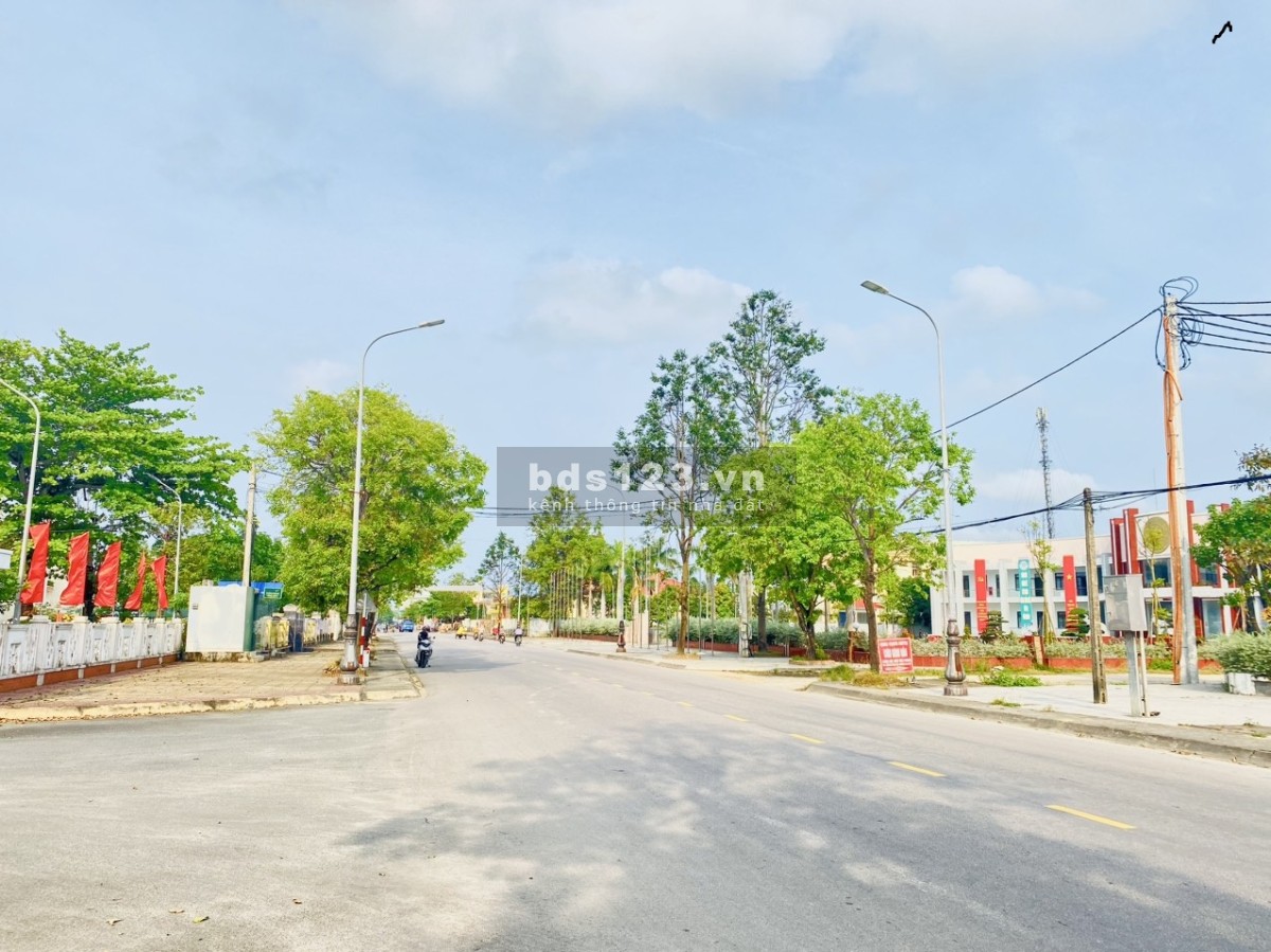 Sập hầm - 181m2 ngang 6m đường 5m5 Ngay Chợ Nam Phước - Cách đường Hùng Vương 80m - Giá 9xx