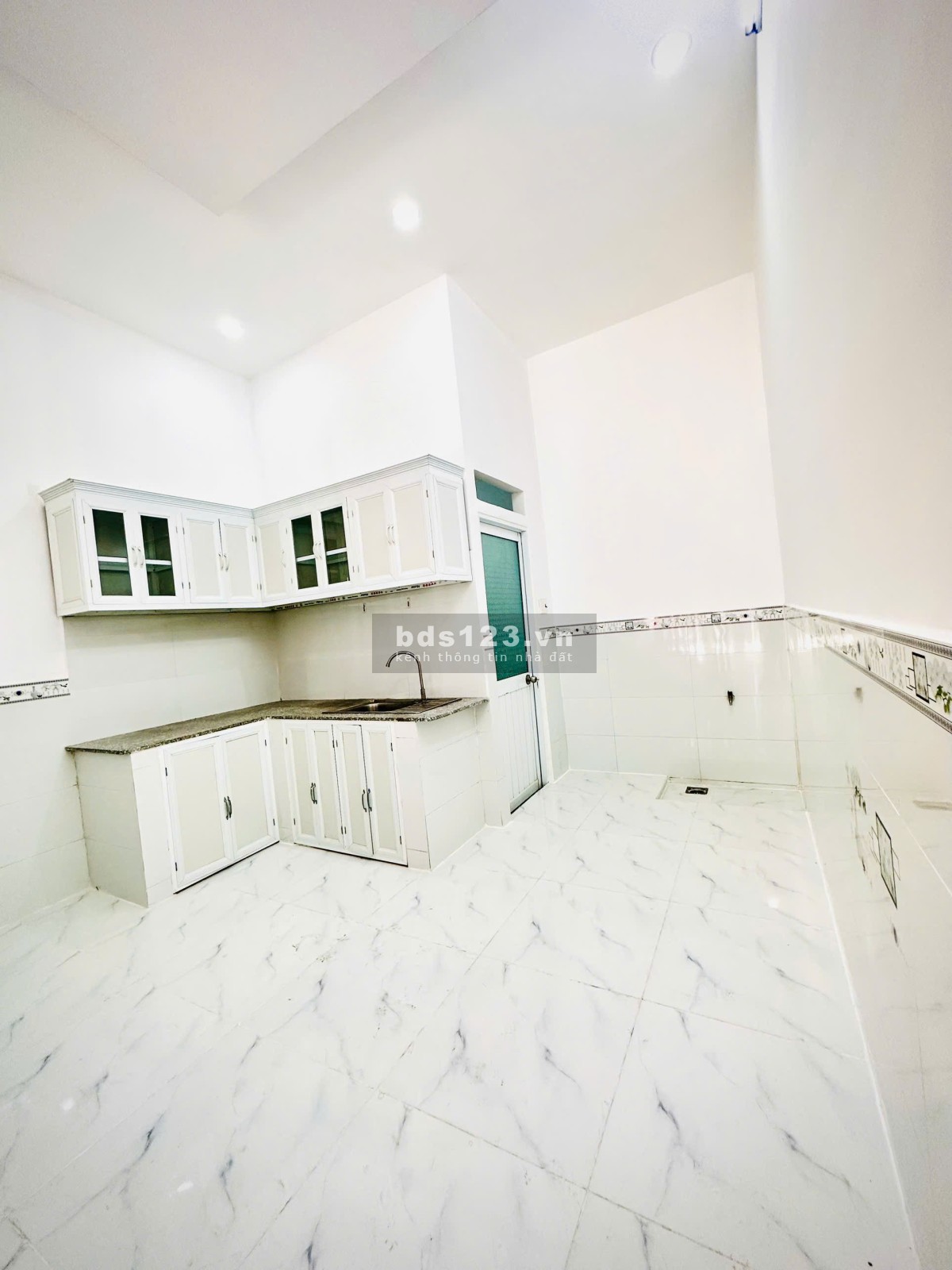 Kẹt tiền nên cần bán gấp căn nhà mới xây xong, nằm sát chợ Mỹ Hạnh Nam - Giá bán lỗ 825 triệu