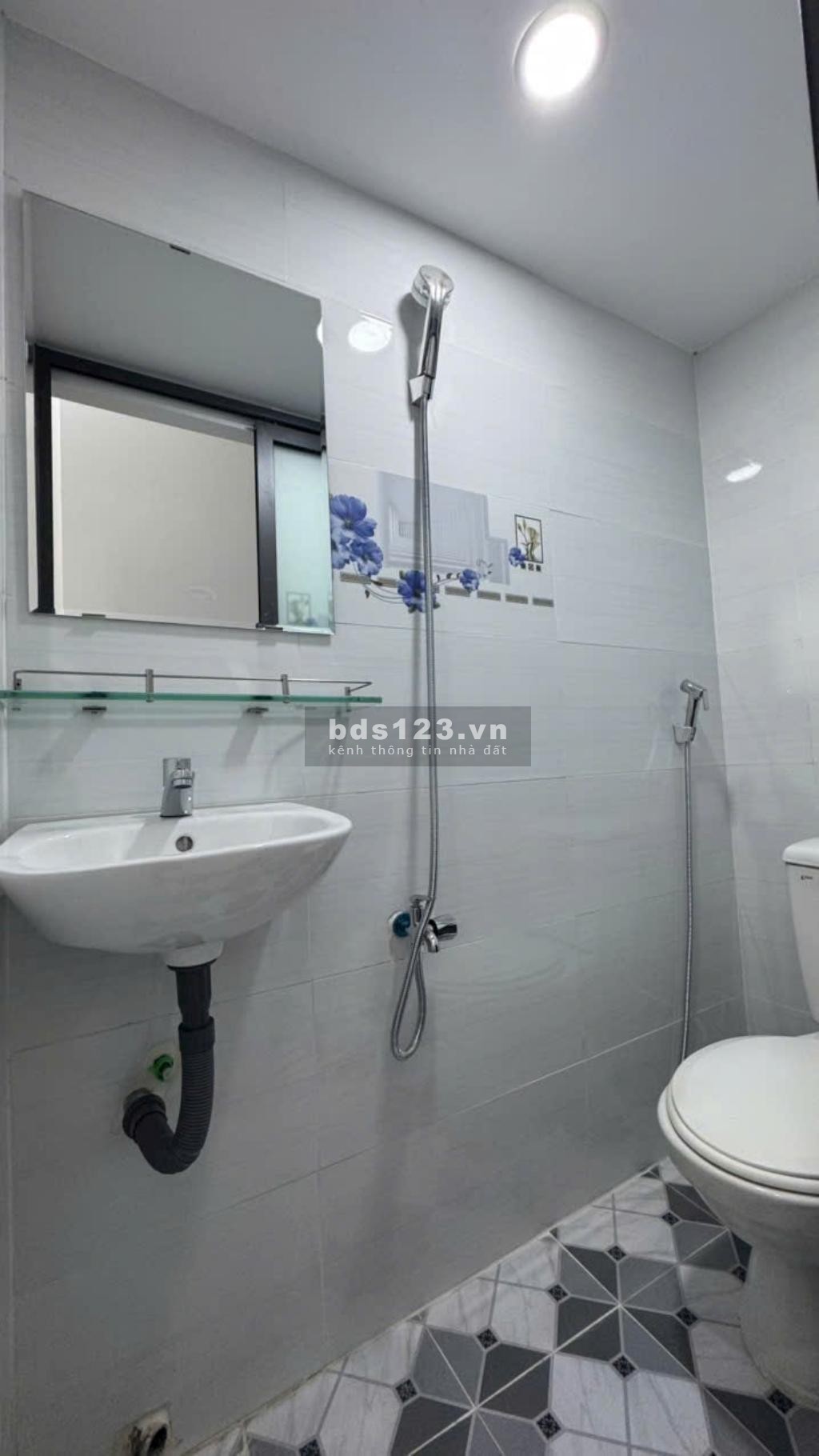 Nhà cực hiếm Khuông Việt, 2 Tầng, 20m2, chỉ hơn 2 tỷ