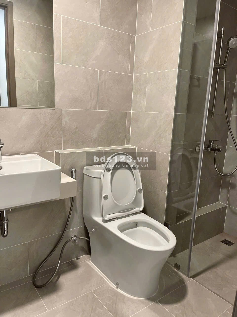chung cư Sky Center, P2, Tân bình có 2p ngủ, 71m2, 15tr/th