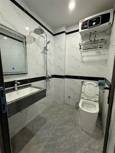 Bán nhà Phố Giảng Võ, Nhà Mới Thang Máy, Cách Ô Tô 20m, 42mx5T, Giá: 8.9 Tỷ, Lh: 0396935190.