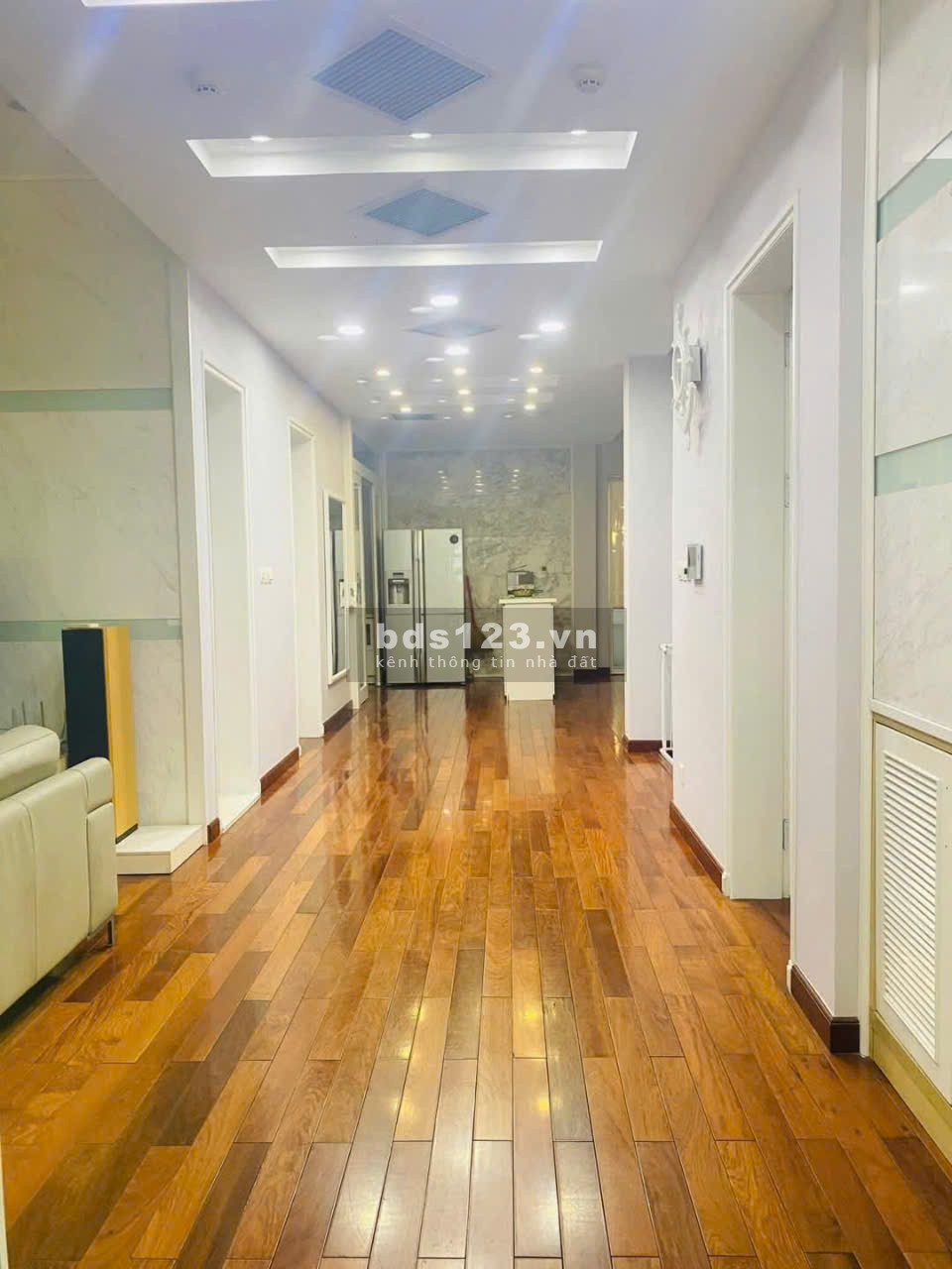 Bán biệt thự Bán đảo Linh Đàm 250m, 4 tầng + hầm, MT 13m, ô tô, KD, giá 70 tỷ. LH: 0866429734